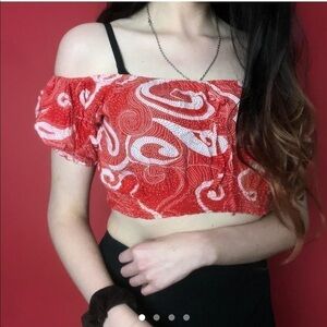 Adorable red and white almost paisley hippy summer crop top♥️🤍‌‌‌‌‌‌
